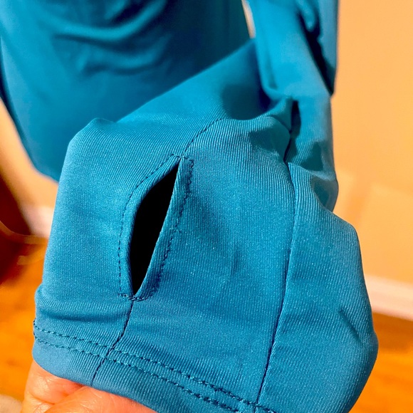 Running Room fit wear top - Picture 4 of 5